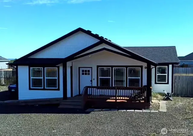 Photo 3 of Single family home for sale at 995 Alida Ct Se, Ocean Shores, WA 98569 | MLS# NWM2592945 | Listing updated on 2026-10-10