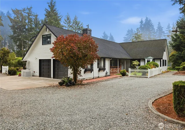 Single family home for sale at 12217 98th Avenue E, Puyallup, WA 98373 | MLS# NWM2592947