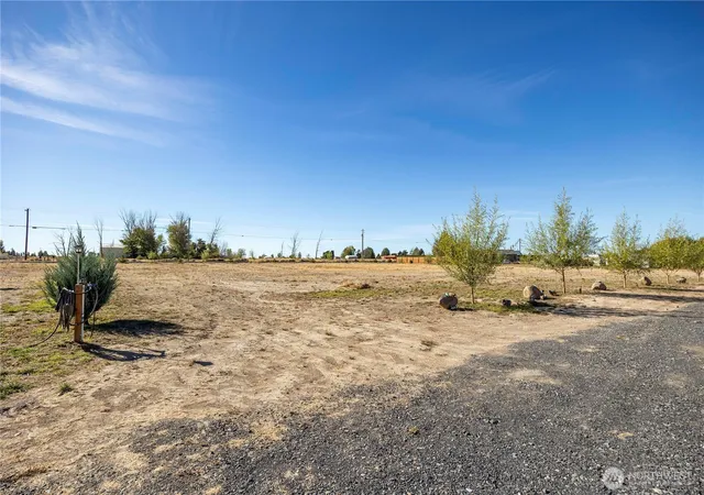 Photo 4 of Land for sale at 7814 NE Rd D7, Moses Lake, WA 98837 | MLS# NWM2592948 | Listing updated on 2026-10-09