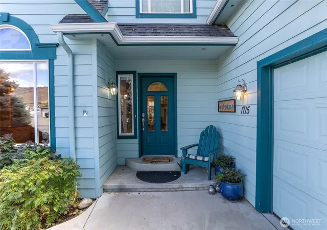 Photo 2 of Single family home for sale at 1715 Brandi Ter, Wenatchee, WA 98801 | MLS# NWM2592968 | Listing updated on 2026-10-17