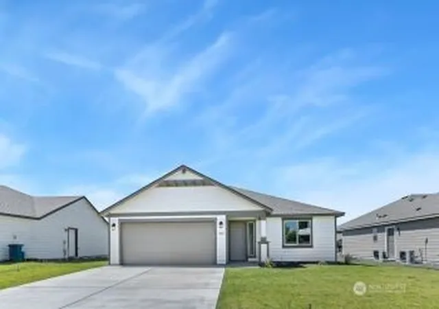 Single family home for sale at 312 N Montana St, Moses Lake, WA 98837 | MLS# NWM2592974