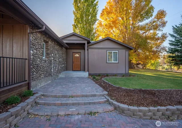 Photo 2 of Single family home for sale at 603 NE Road 19, Soap Lake, WA 98851 | MLS# NWM2592988 | Listing updated on 2026-10-09