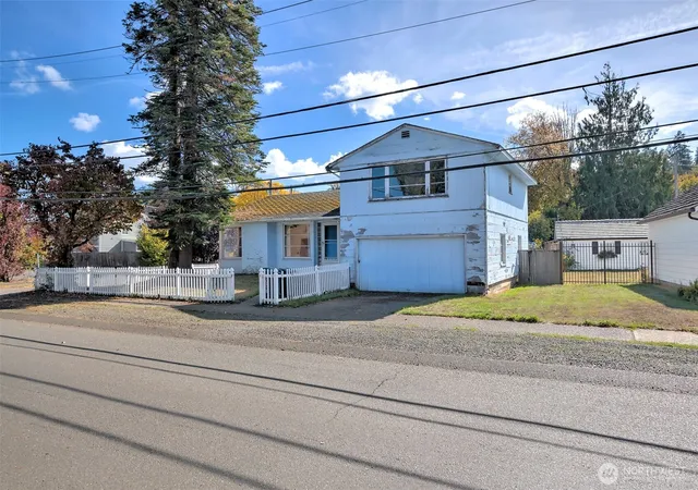 Single family home for sale at 327 W Grove St, Shelton, WA 98584 | MLS# NWM2593006