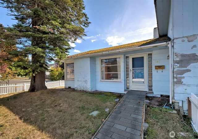 Photo 1 of Single family home for sale at 327 W Grove St, Shelton, WA 98584 | MLS# NWM2593006 | Listing updated on 2026-10-09