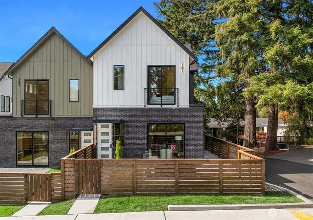 Townhouse for sale at 18607 B 104th Ave NE #B, Bothell, WA 98011 | MLS# NWM2593011
