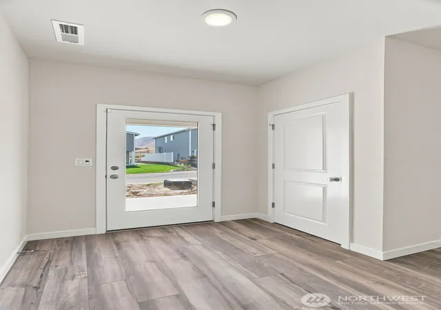 Photo 3 of Single family home for sale at 2141 Maple St, Wenatchee, WA 98801 | MLS# NWM2593014 | Listing updated on 2026-10-10
