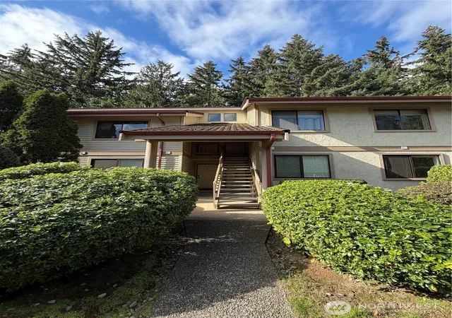 Photo 2 of Condo for sale at 17515 118th Avenue Se #B6, Renton, WA 98058 | MLS# NWM2593033 | Listing updated on 2026-10-14