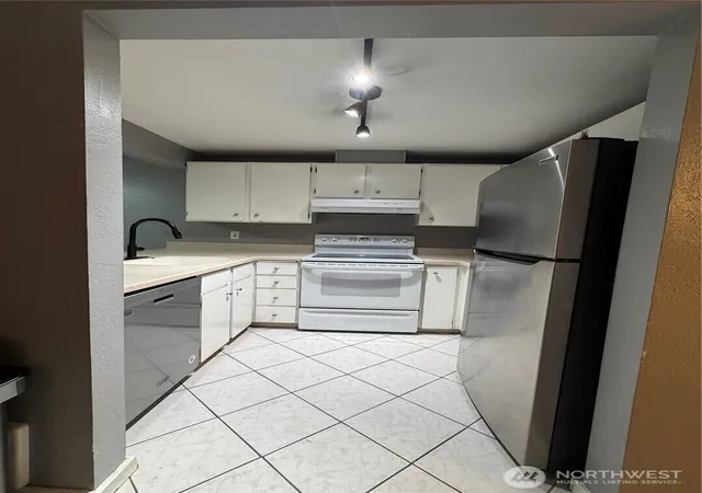 Photo 4 of Condo for sale at 17515 118th Avenue SE #B6, Renton, WA 98058 | MLS# NWM2593033 | Listing updated on 2026-10-14