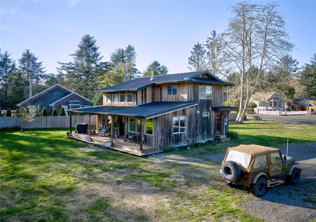 Photo 3 of Single family home for sale at 1106 30th Street, Seaview, WA 98644 | MLS# NWM2593035 | Listing updated on 2026-10-17