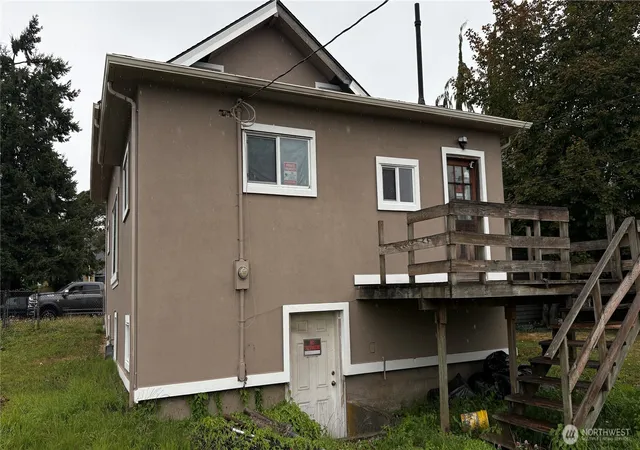 Photo 3 of Single family home for sale at 2005 Rockefeller, Everett, WA 98201 | MLS# NWM2593039 | Listing updated on 2026-10-10
