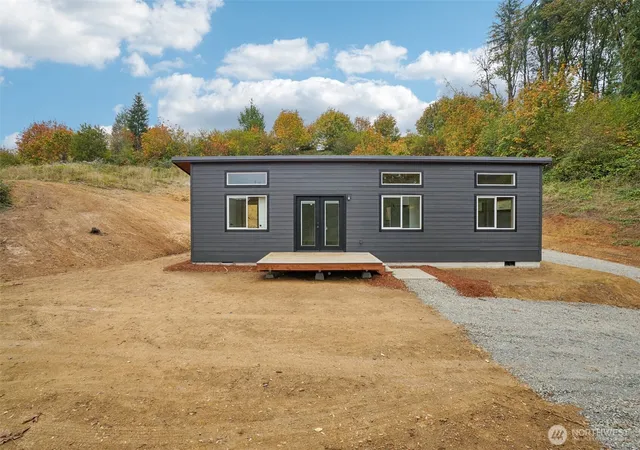 Single family home for sale at 1836 Hazel Dell Rd, Castle Rock, WA 98611 | MLS# NWM2593046 | Listing updated on 2026-10-12