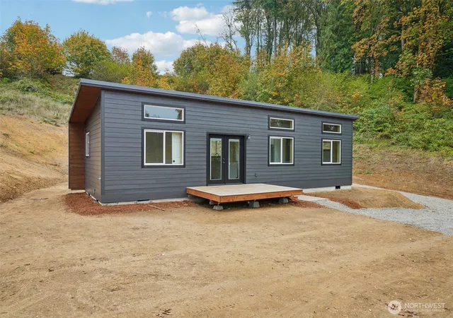 Photo 2 of Single family home for sale at 1836 Hazel Dell Rd, Castle Rock, WA 98611 | MLS# NWM2593046 | Listing updated on 2026-10-12