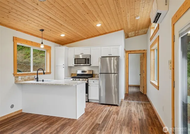 Photo 4 of Single family home for sale at 1836 Hazel Dell Rd, Castle Rock, WA 98611 | MLS# NWM2593046 | Listing updated on 2026-10-12