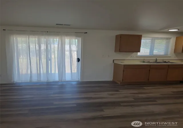 Photo 3 of Single family home for sale at 1116 Clover Dr, Moses Lake, WA 98837 | MLS# NWM2593055 | Listing updated on 2026-10-10