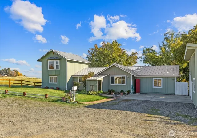 Photo 2 of Single family home for sale at 490 Crusoe Ln, Ellensburg, WA 98926 | MLS# NWM2593071 | Listing updated on 2026-10-09