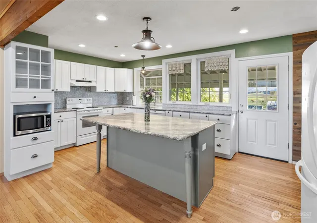 Photo 4 of Single family home for sale at 490 Crusoe Ln, Ellensburg, WA 98926 | MLS# NWM2593071 | Listing updated on 2026-10-10