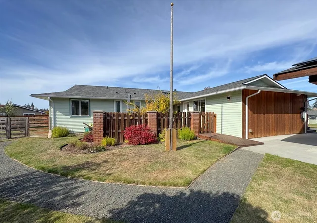 Photo 3 of Single family home for sale at 808 S Golf Crse Rd, Port Angeles, WA 98362 | MLS# NWM2593082 | Listing updated on 2026-10-20