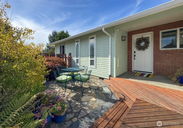 Photo 4 of Single family home for sale at 808 S Golf Crse Rd, Port Angeles, WA 98362 | MLS# NWM2593082 | Listing updated on 2026-10-20