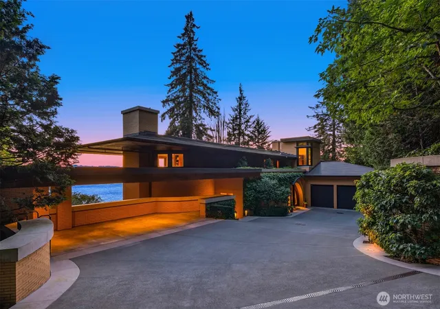Photo 2 of Mansion for sale at 415 Shoreland Dr Se, Bellevue, WA 98004 | MLS# NWM2593086 | Listing updated on 2026-10-12