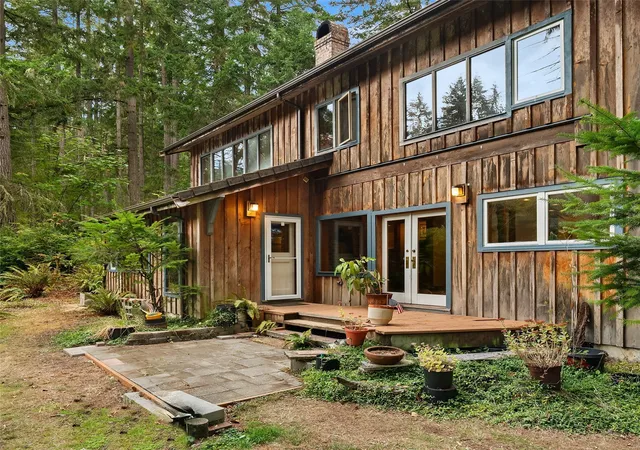 Photo 2 of Single family home for sale at 20915 111th Avenue SW, Vashon, WA 98070 | MLS# NWM2593091 | Listing updated on 2026-10-26