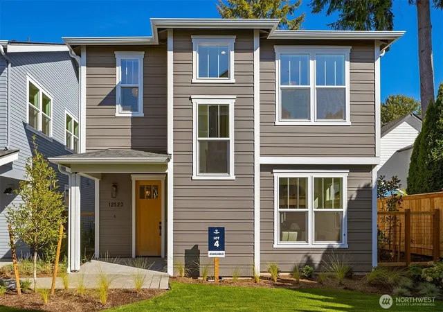 Condo for sale at 12523 NE 94th Street, Kirkland, WA 98033 | MLS# NWM2593110