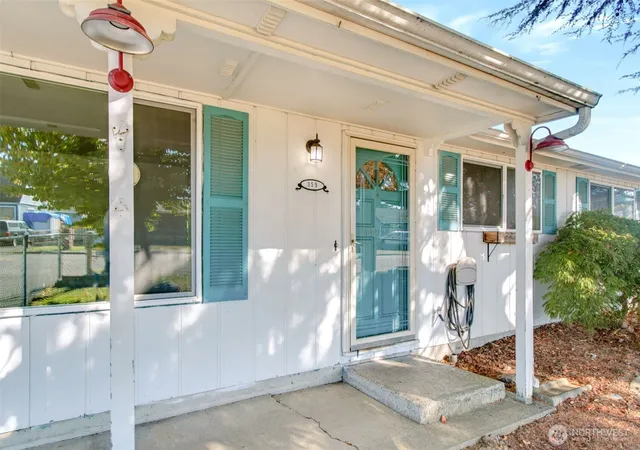 Photo 3 of Single family home for sale at 359 Douglas St, Longview, WA 98632 | MLS# NWM2593111 | Listing updated on 2026-10-15