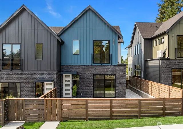 Townhouse for sale at 18603 B 104th Ave NE #B, Bothell, WA 98011 | MLS# NWM2593133