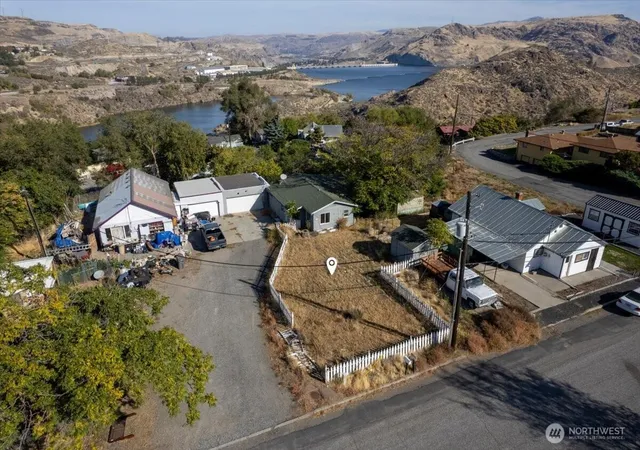 Photo 1 of Single family home for sale at 213 Roosevelt Dr, Grand Coulee, WA 99133 | MLS# NWM2593136 | Listing updated on 2026-10-10