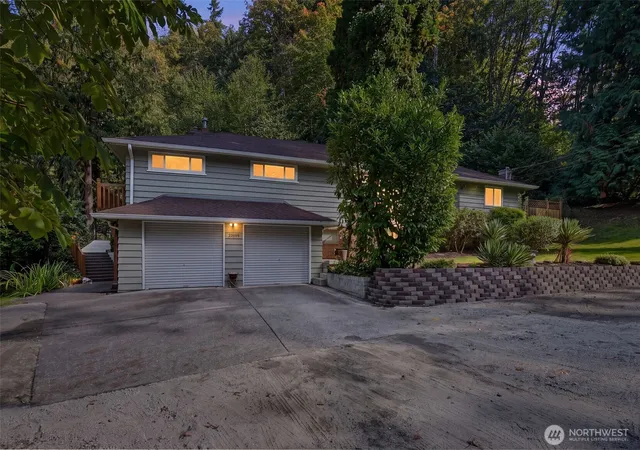 Single family home for sale at 19926 40th Place NE, Lake Forest Park, WA 98155 | MLS# NWM2593166