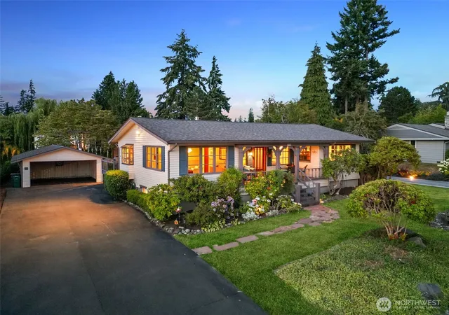 Single family home for sale at 916 18th Avenue W, Kirkland, WA 98033 | MLS# NWM2593170