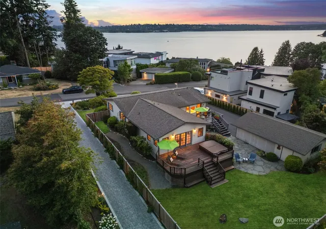 Photo 1 of Single family home for sale at 916 18th Avenue W, Kirkland, WA 98033 | MLS# NWM2593170 | Listing updated on 2026-10-09