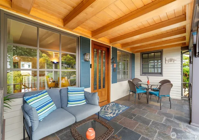 Photo 3 of Single family home for sale at 916 18th Avenue W, Kirkland, WA 98033 | MLS# NWM2593170 | Listing updated on 2026-10-09