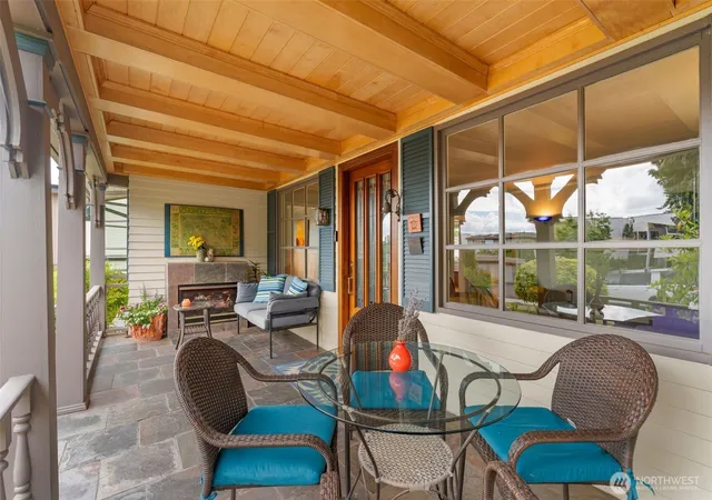 Photo 4 of Single family home for sale at 916 18th Avenue W, Kirkland, WA 98033 | MLS# NWM2593170 | Listing updated on 2026-10-09