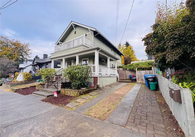 Photo 2 of Single family home for sale at 1612 N 38th Street, Seattle, WA 98103 | MLS# NWM2593173 | Listing updated on 2026-10-18