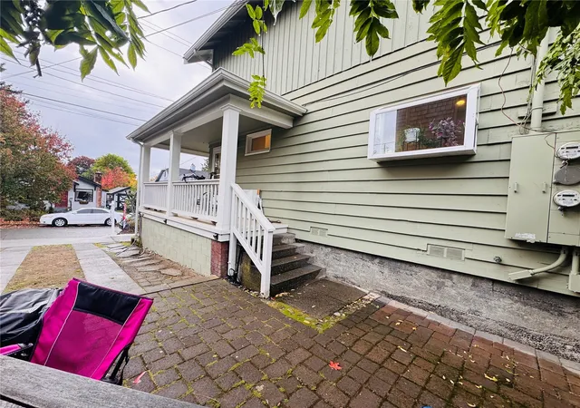Photo 3 of Single family home for sale at 1612 N 38th Street, Seattle, WA 98103 | MLS# NWM2593173 | Listing updated on 2026-10-18