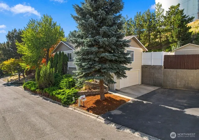 Photo 2 of Single family home for sale at 701 N Willow St, Ellensburg, WA 98926 | MLS# NWM2593175 | Listing updated on 2026-10-09
