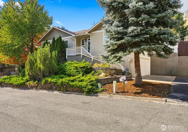 Photo 3 of Single family home for sale at 701 N Willow St, Ellensburg, WA 98926 | MLS# NWM2593175 | Listing updated on 2026-10-09