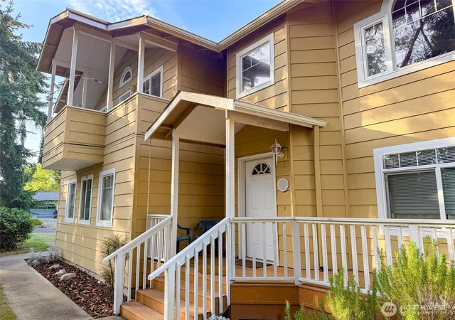 Photo 2 of Single family home for sale at 1344 Hancock St, Port Townsend, WA 98368 | MLS# NWM2593186 | Listing updated on 2026-10-10
