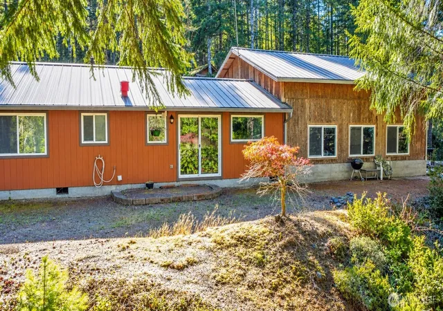 Photo 1 of Single family home for sale at 191 E Sandy Lake Dr, Shelton, WA 98584 | MLS# NWM2593188 | Listing updated on 2026-10-14