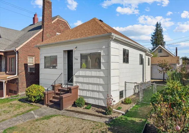 Photo 2 of Sale Pending at 3206 18th Avenue S, Seattle, WA 98144 | MLS# NWM2593193 | Listing updated on 2026-10-26