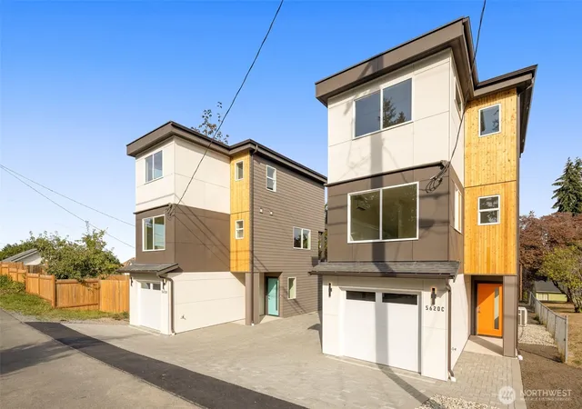 Photo 1 of Townhouse for sale at 5620 Wetmore Ave #C, Everett, WA 98203 | MLS# NWM2593196 | Listing updated on 2026-10-10