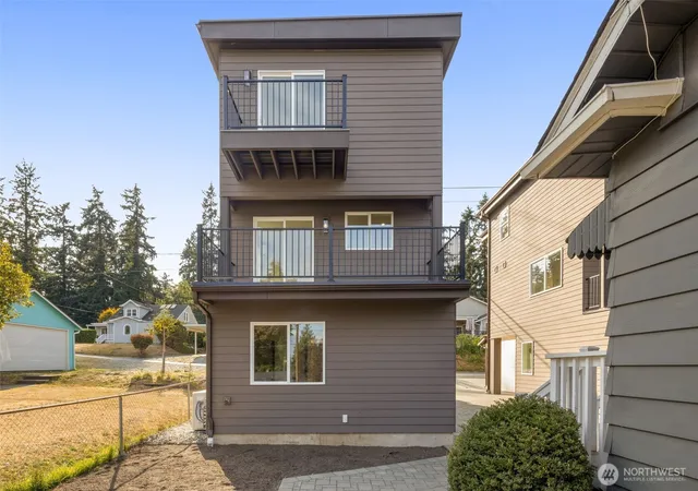 Photo 2 of Townhouse for sale at 5620 Wetmore Ave #C, Everett, WA 98203 | MLS# NWM2593196 | Listing updated on 2026-10-10