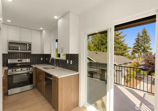 Photo 3 of Townhouse for sale at 5620 Wetmore Ave #C, Everett, WA 98203 | MLS# NWM2593196 | Listing updated on 2026-10-10