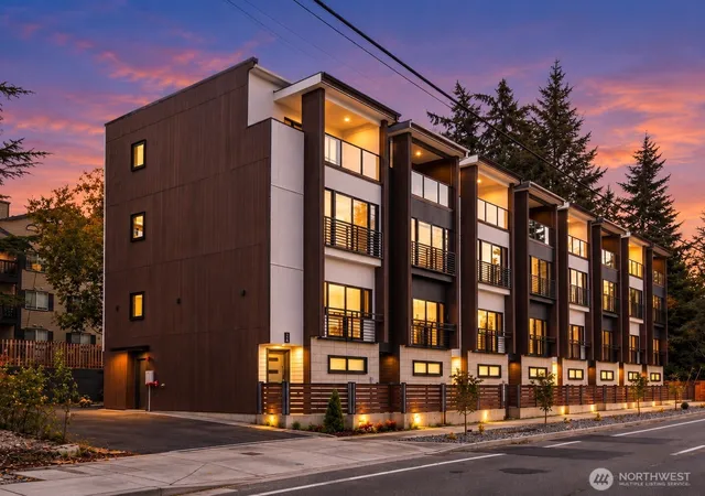 Townhouse for sale at 11223 19th Avenue SE, Everett, WA 98208 | MLS# NWM2593197