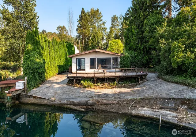 Photo 4 of Single family home for sale at 5029 Ripley Ln N, Renton, WA 98056 | MLS# NWM2593225 | Listing updated on 2026-10-13