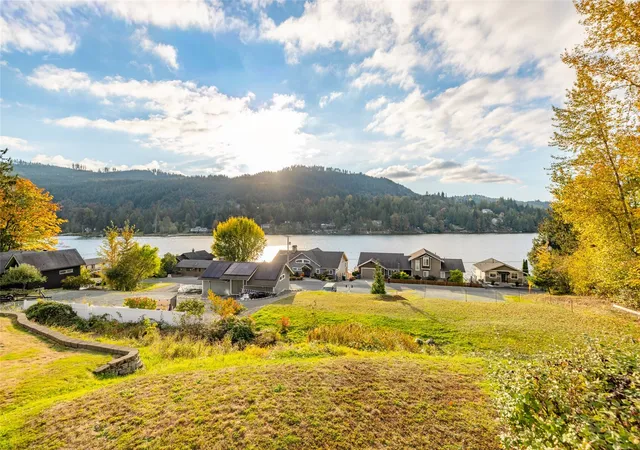 Photo 3 of Single family home for sale at 18820 Big Lake Ridge Pl, Mount Vernon, WA 98274 | MLS# NWM2593228 | Listing updated on 2026-10-17