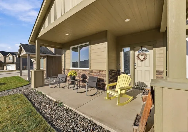 Photo 3 of Single family home for sale at 2313 N Sunnyview Ln, Ellensburg, WA 98926 | MLS# NWM2593237 | Listing updated on 2026-10-23