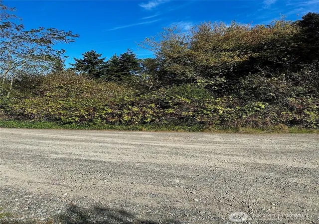 Photo 4 of Sale Pending at 6241 S Verde St, Tacoma, WA 98409 | MLS# NWM2593238 | Listing updated on 2026-10-19