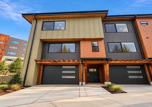 Photo 3 of Townhouse for sale at 6921 268th Street Nw #N-102, Stanwood, WA 98292 | MLS# NWM2593246 | Listing updated on 2026-10-13