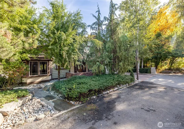 Photo 3 of Single family home for sale at 310 Division St, Leavenworth, WA 98826 | MLS# NWM2593258 | Listing updated on 2026-10-18